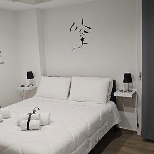 Black & White Luxury Rooms